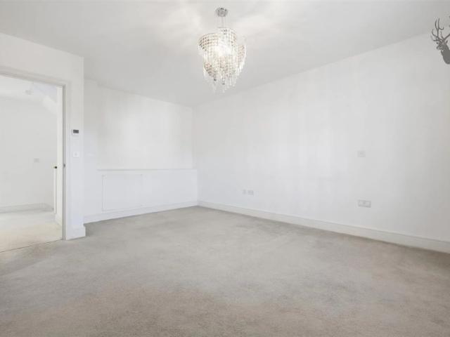 4 Bedroom House Detached