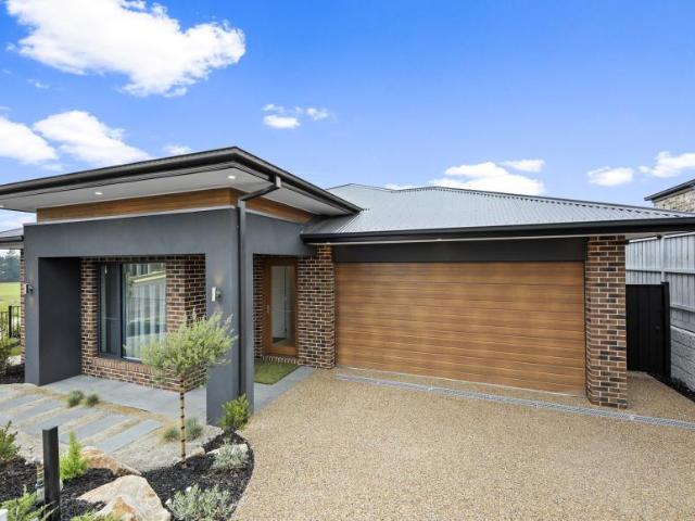 4 Bedroom House Drouin VIC 105745166