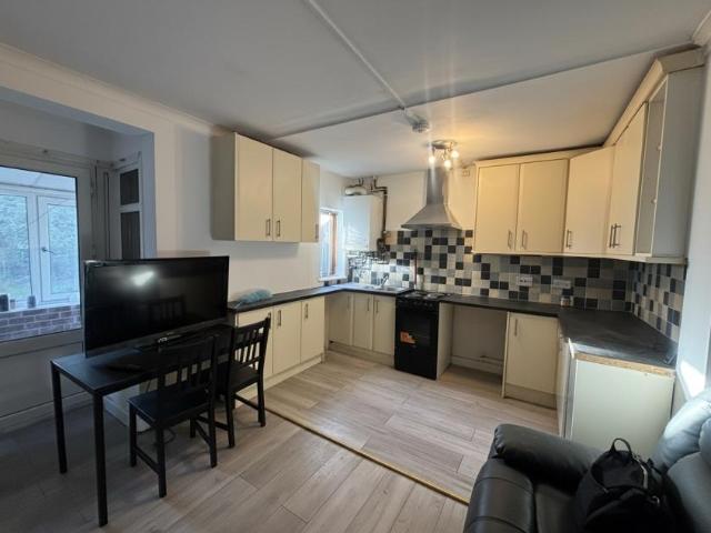 4 Bedroom House Dunkirk East Midlands 98286051