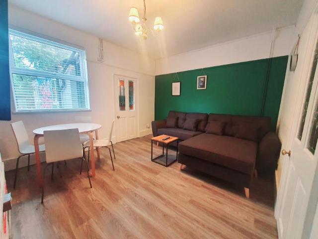 4 Bedroom House Edgbaston West Midlands 104957265