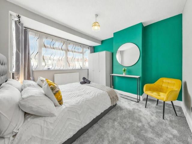 4 Bedroom House Edgware Edgware 101884208