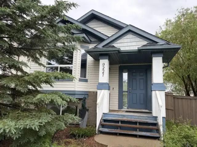 4 Bedroom House Edmonton AB 104181787