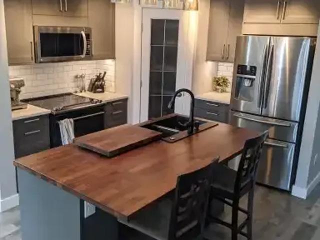 4 Bedroom House Edmonton AB 104401558