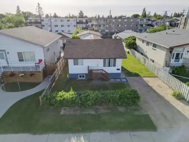 4 Bedroom House Edmonton AB 104434239