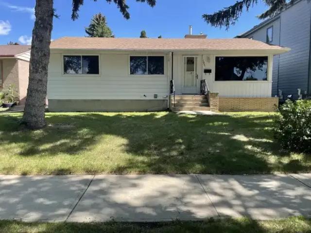 4 Bedroom House Edmonton AB 104957324