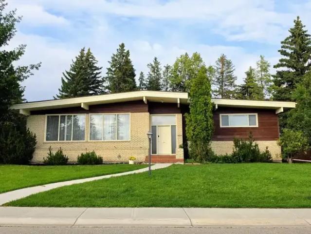 4 Bedroom House Edmonton AB 104957424
