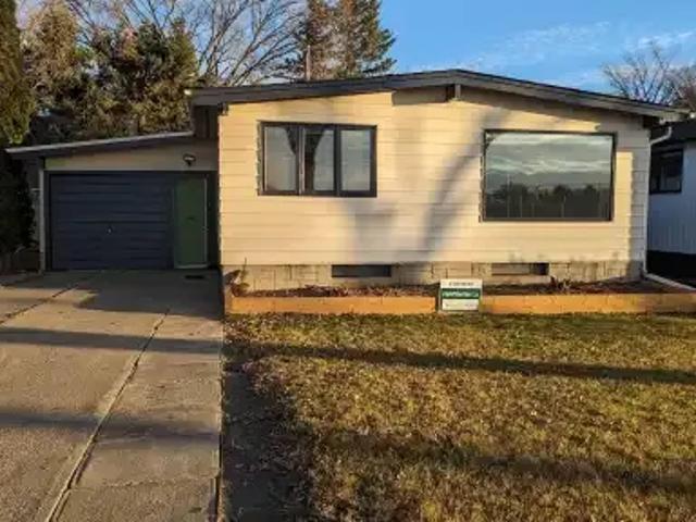 4 Bedroom House Edmonton AB 104957626