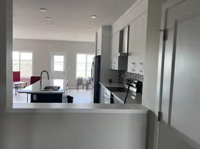 4 Bedroom House Edmonton AB 104985517