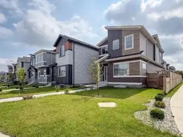 4 Bedroom House Edmonton AB 105087843