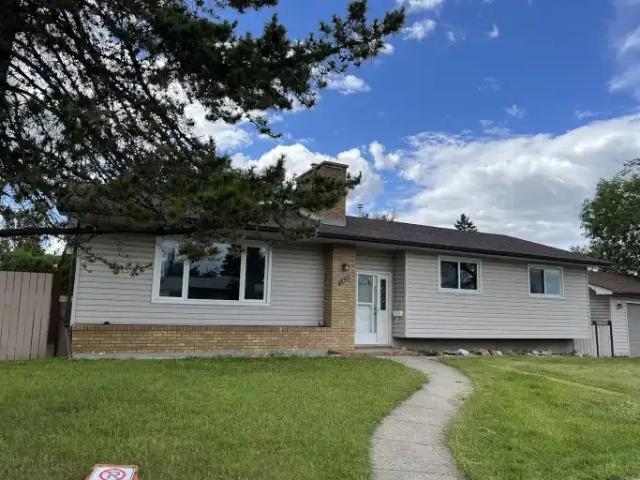 4 Bedroom House Edmonton AB 105118629