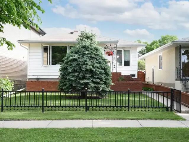 4 Bedroom House Edmonton AB 105198547