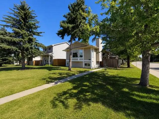 4 Bedroom House Edmonton AB 105226708