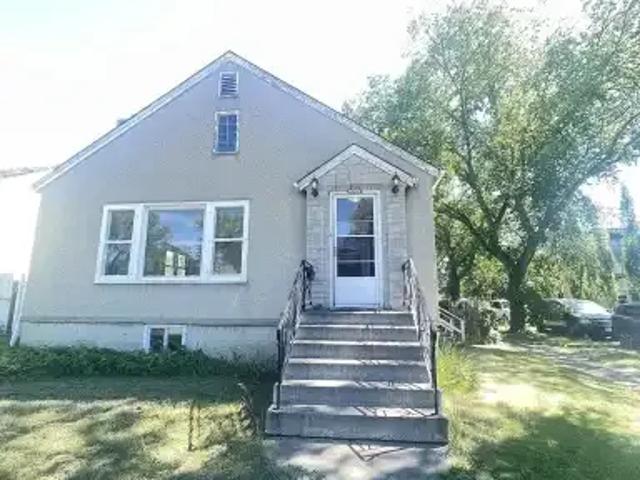 4 Bedroom House Edmonton AB 105327043