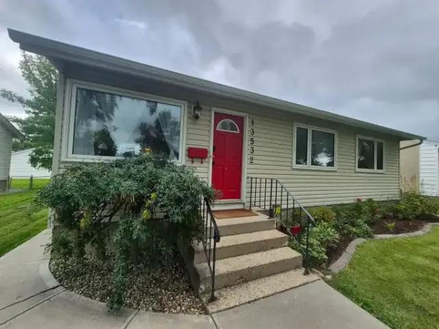 4 Bedroom House Edmonton AB 105378232