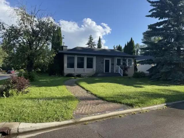 4 Bedroom House Edmonton AB 105486308