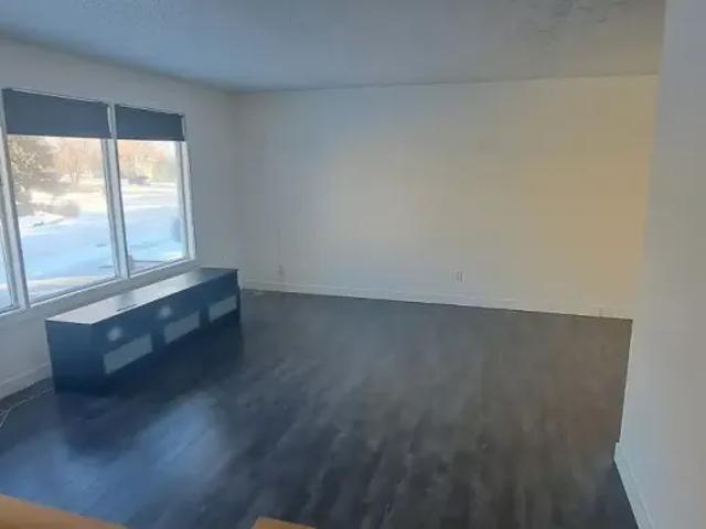 4 Bedroom House Edmonton AB 105543413