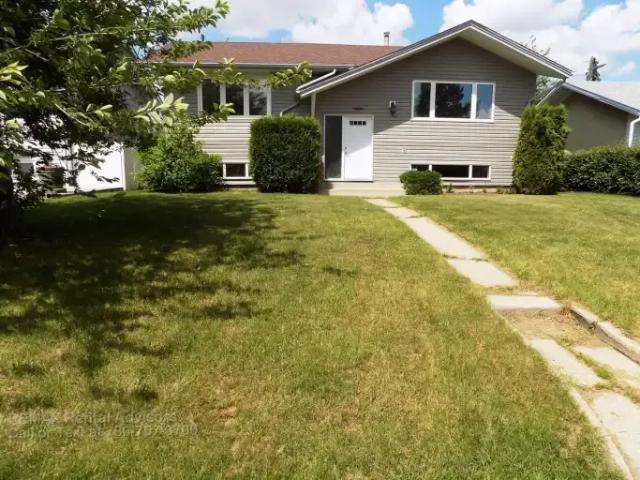 4 Bedroom House Edmonton AB 105543437