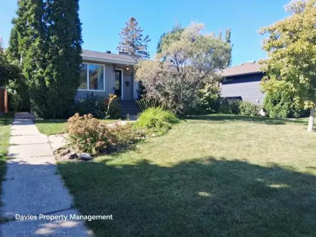 4 Bedroom House Edmonton AB 105543482