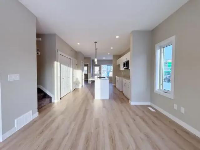 4 Bedroom House Edmonton AB 105580480