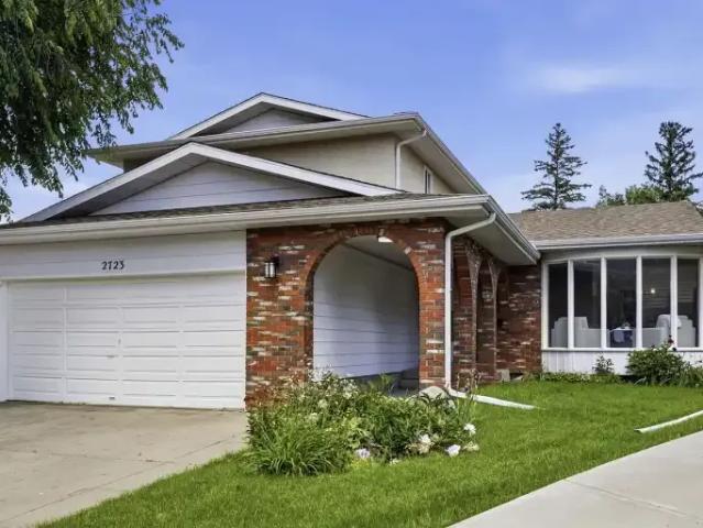 4 Bedroom House Edmonton AB 105580993