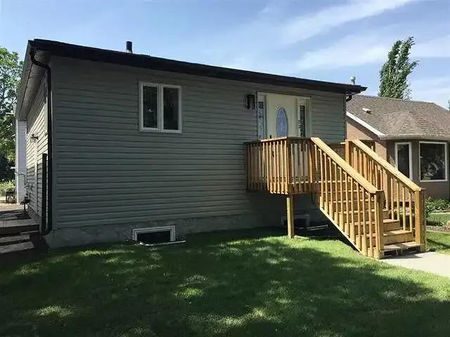 4 Bedroom House Edmonton AB 105643366