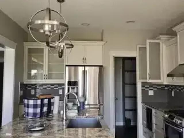 4 Bedroom House Edmonton AB 105654066