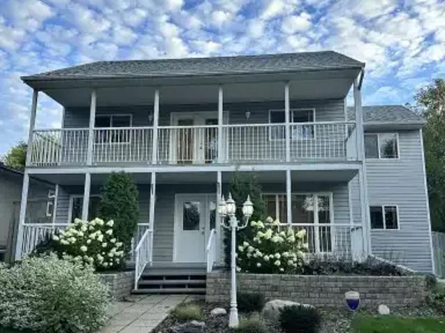 4 Bedroom House Edmonton AB 105737321