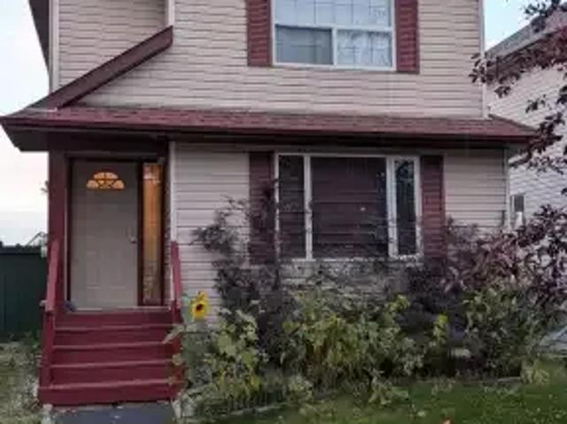 4 Bedroom House Edmonton AB 106004510