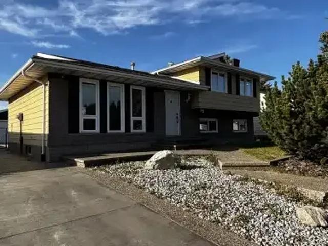 4 Bedroom House Edmonton AB 106148503