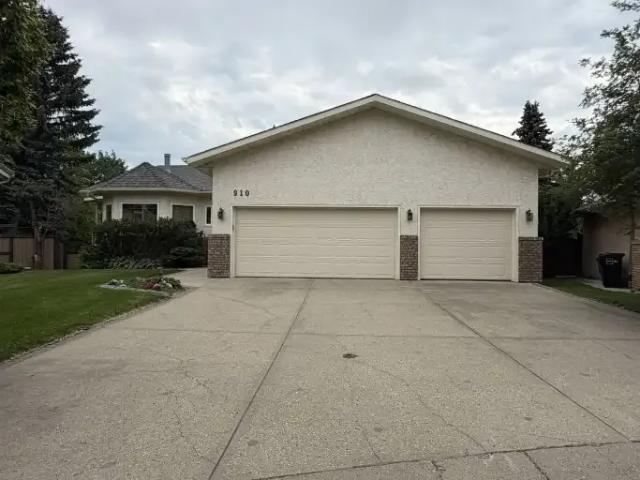 4 Bedroom House Edmonton AB 103958878