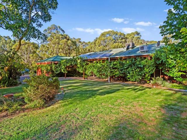4 Bedroom House Euroa VIC 105935826