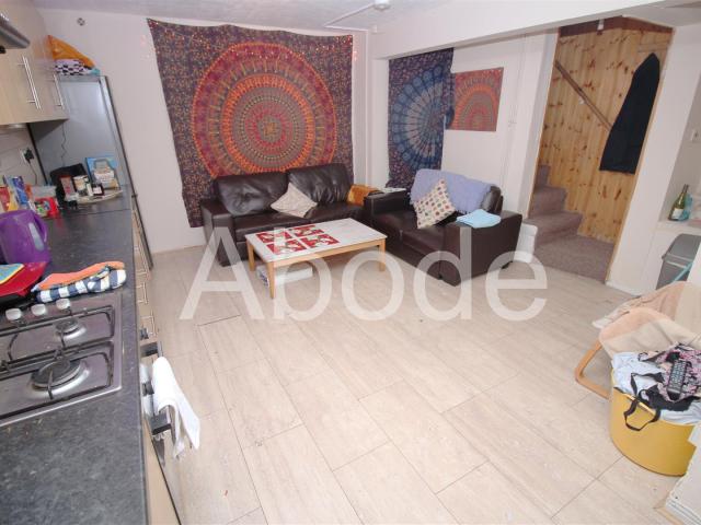 4 Bedroom House for rent at Brudenell Avenue, Hyde Park, Leeds
