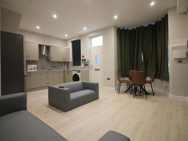 4 Bedroom House for rent at Royal Park Terrace, Leeds