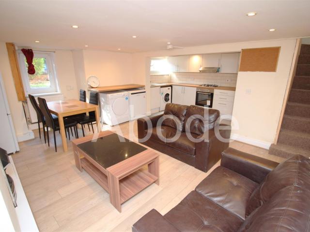 4 Bedroom House for rent at Royal Park Avenue, Hyde Park, Leeds