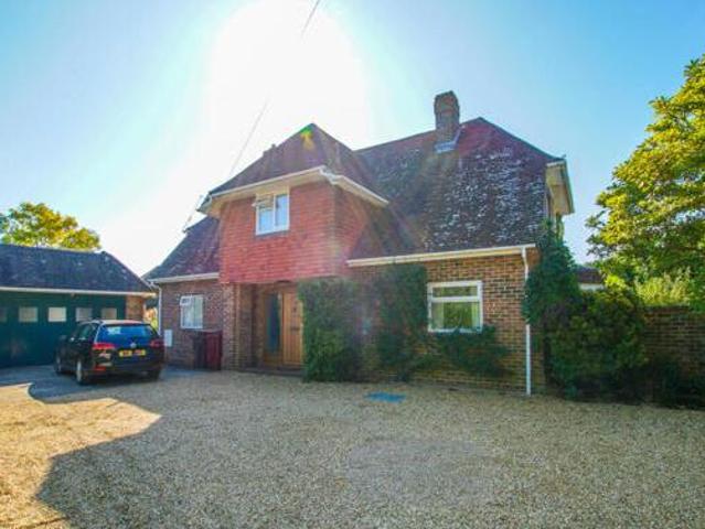 4 Bedroom House For Rent In Chichester, West Sussex