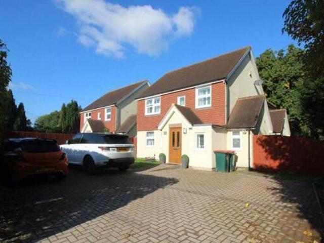 4 Bedroom House For Rent In Crawley