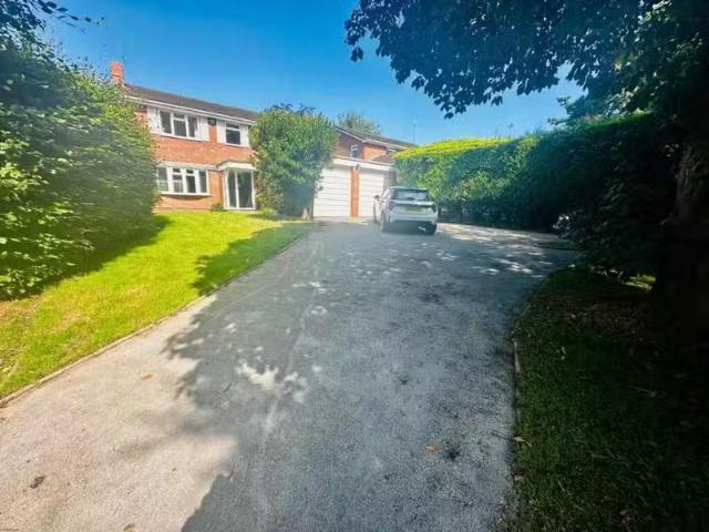 4 bedroom house for rent in Beconsfield Close, Dorridge, Solih.