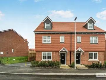 4 bedroom house for rent in Funnell Drive, Stone Cross, Pevens.