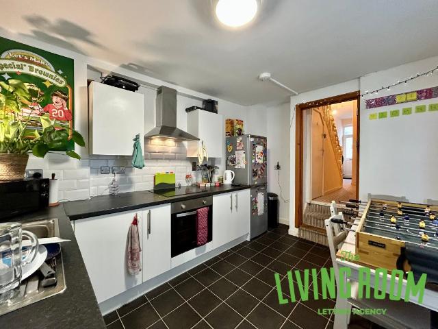 4 bedroom house for rent in Swansea
