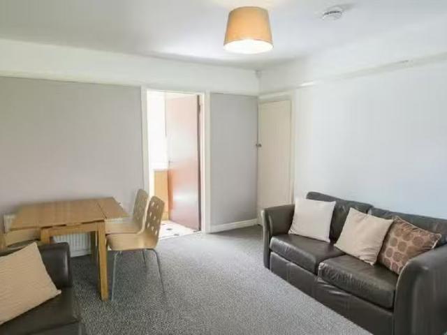 4 bedroom house for rent in Poole Crescent, Harborne, Birmingh.