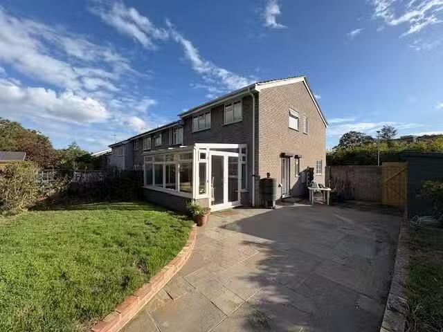 4 bedroom house for rent in Roborough Close, Eastbourne, BN21