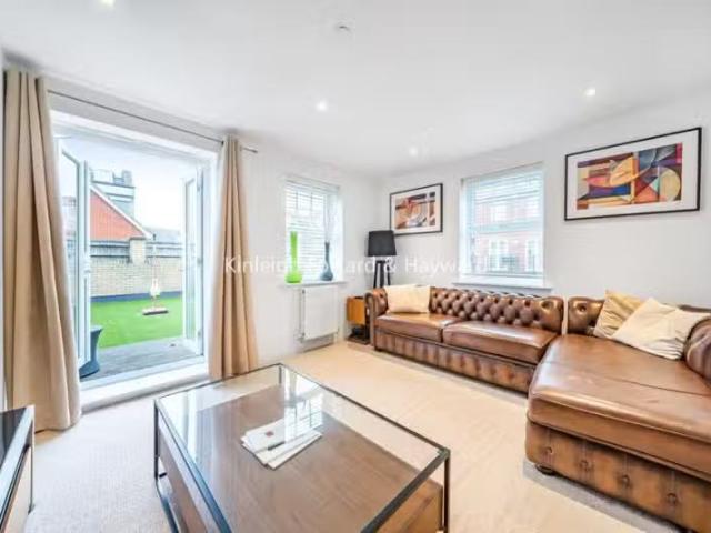 4 bedroom house for rent in Renwick Drive, Bromley, Kent, BR2