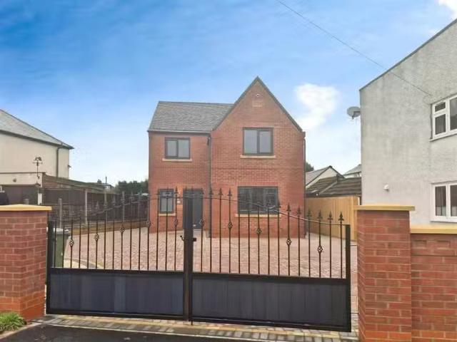 4 bedroom house for rent in Wolvey Road, Bulkington, Bedworth.