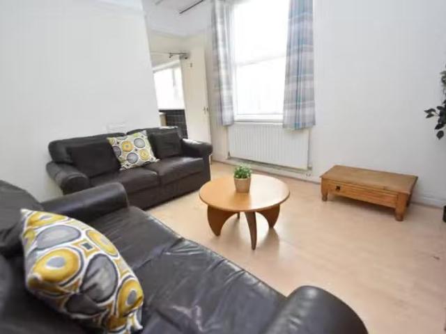 4 bedroom house for rent in Tewkesbury Street, Cathays, Cardif.