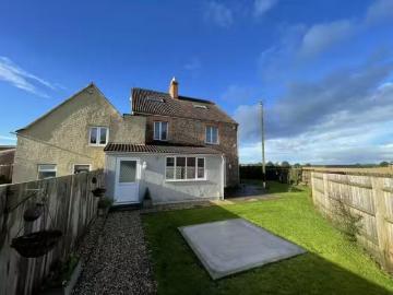 4 bedroom house for rent in Two Pools Farm, Wotton Road, Iron.