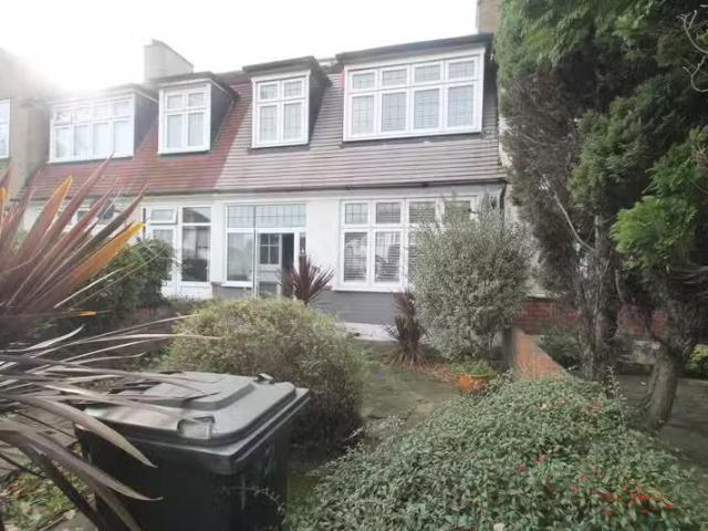 4 bedroom house for rent in Upper Elmers End Road, BR3