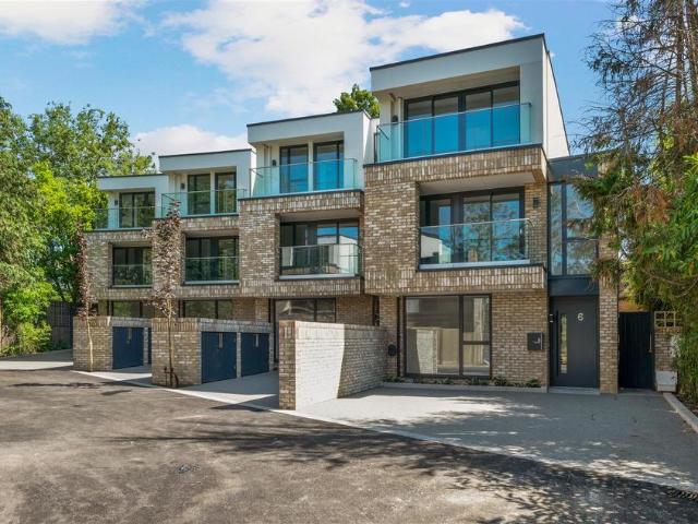 4 bedroom terraced house for sale