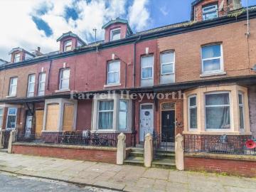 4 bedroom flat for sale