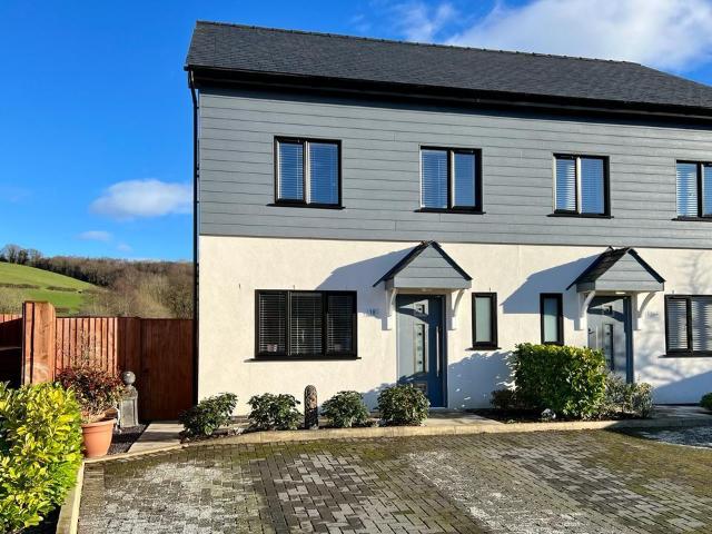 4 bedroom semi detached house for sale