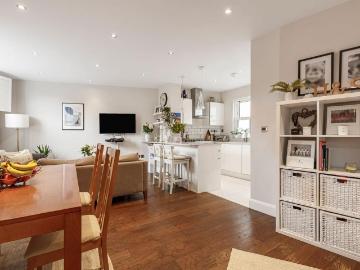 4 bedroom terraced house for sale